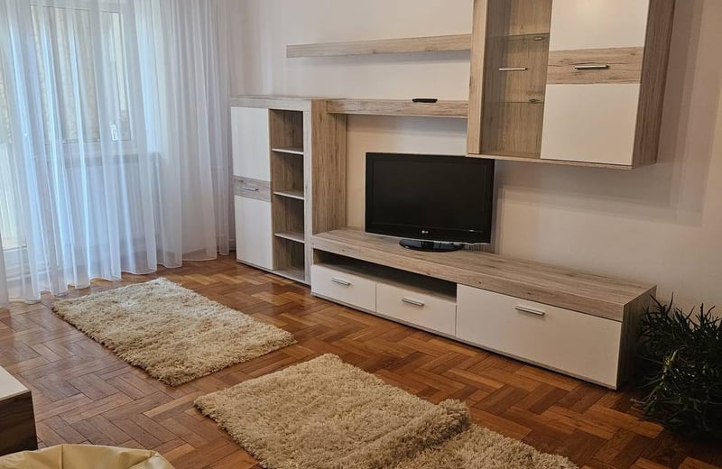 Alquiler de un cómodo piso de 3 habitaciones, 75 m², en la de Zona Stadion, Constanța, Rumanía
